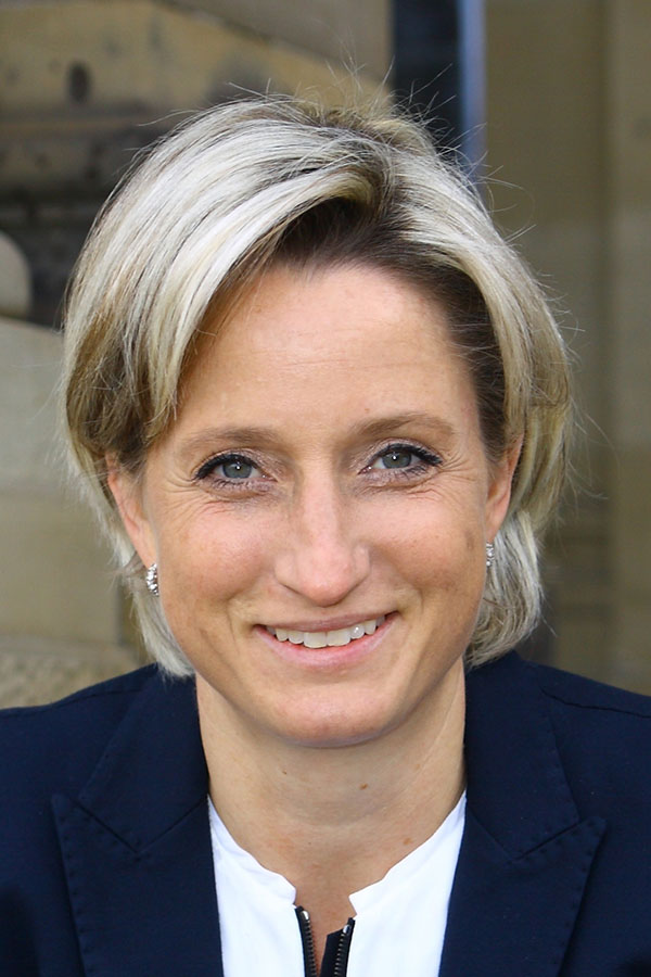 Portrait Frau Ministerin